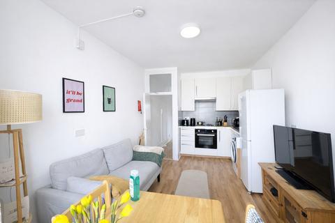 2 bedroom flat to rent, Homerton High Street, London E9
