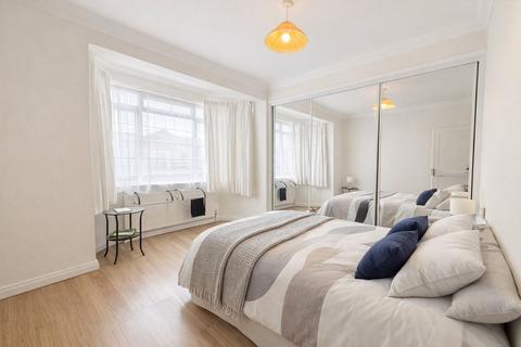 2 bedroom apartment to rent, The Crest, London NW4