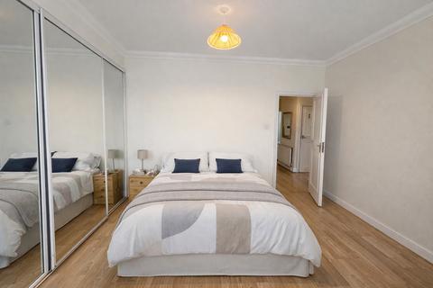 2 bedroom apartment to rent, The Crest, London NW4