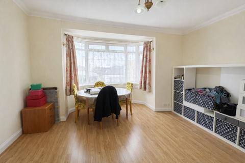 2 bedroom apartment to rent, The Crest, London NW4