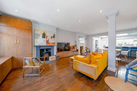 4 bedroom terraced house for sale, Dordrecht Road, London W3