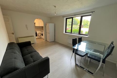 1 bedroom flat to rent, Dalrymple Close, London N14