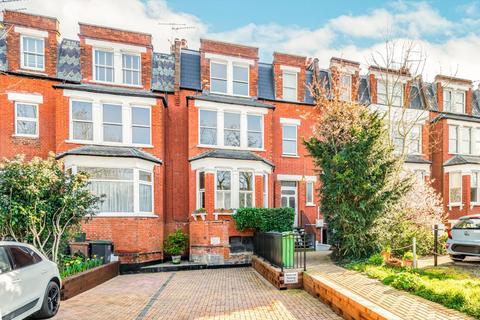 Studio to rent, Colney Hatch Lane, London N10