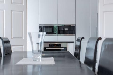 2 bedroom flat to rent, South Audley Street, Mayfair, London, W1K