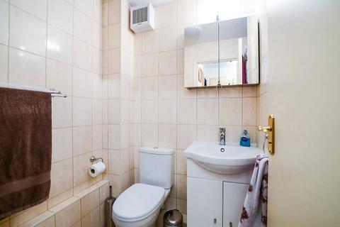 Studio to rent, Gilpin Close, Mitcham, CR4