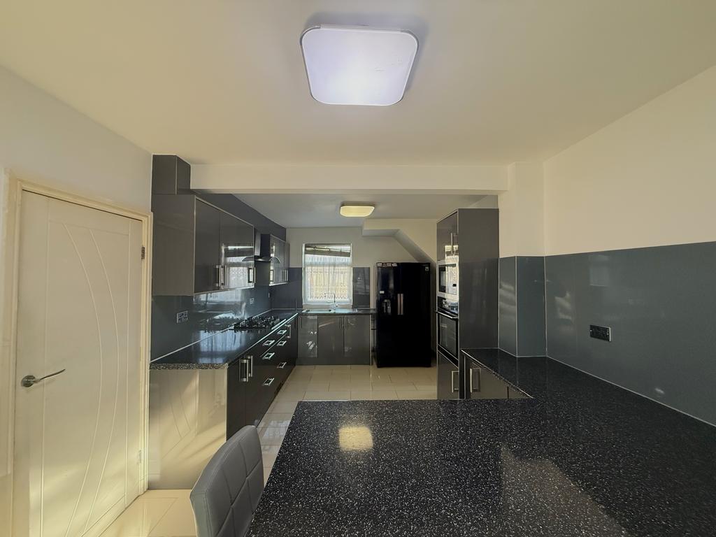 Kitchen / Breakfast Room