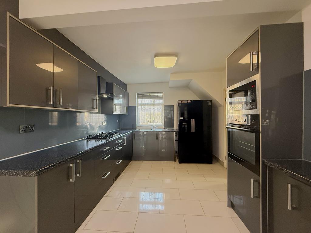 Kitchen / Breakfast Room