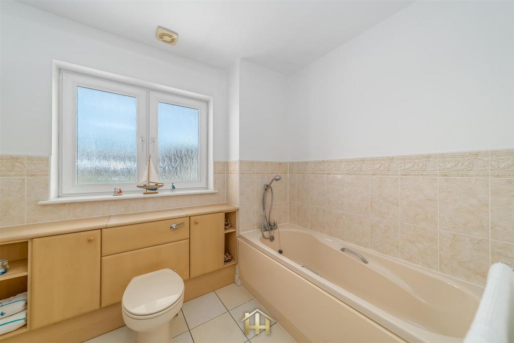 21 COLIN GIBSON DRIVE DD5 4 HA 030326 EDIT (29 of 5