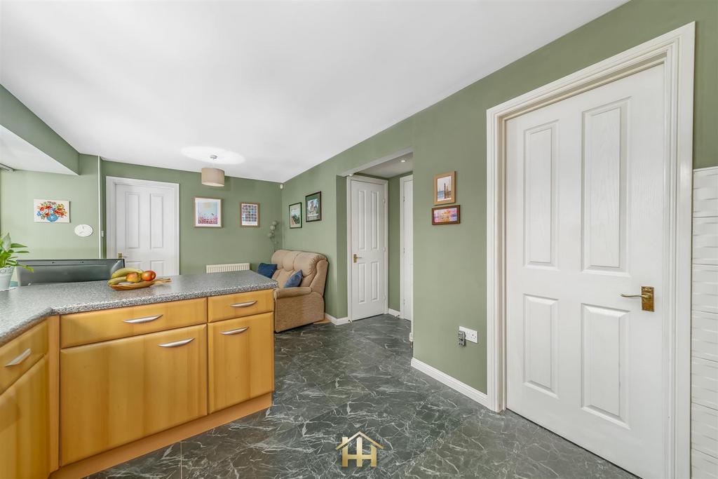 21 COLIN GIBSON DRIVE DD5 4 HA 030326 EDIT (13 of 5