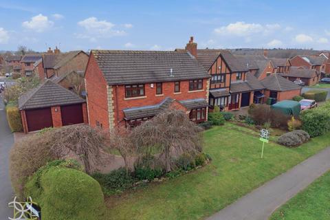 4 bedroom detached house for sale, Andrews Drive, Evesham WR11