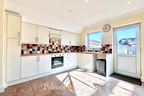 2 bedroom bungalow for sale, Manchester Road, Holland-on-Sea, Clacton-on-Sea, Essex, CO15