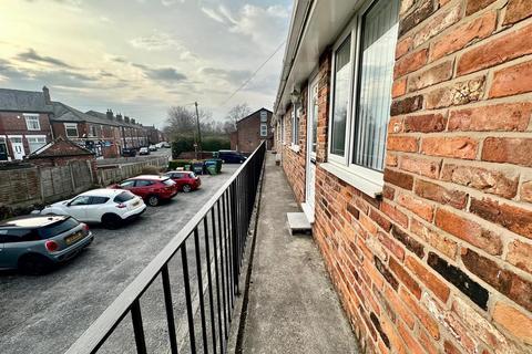 2 bedroom flat to rent, Clare Court, Offerton, Stockport