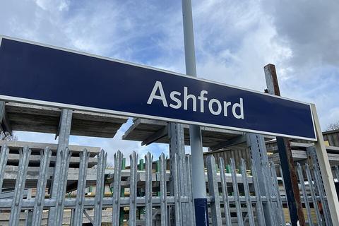1 bedroom in a house share to rent, Harrow Road, Feltham TW14