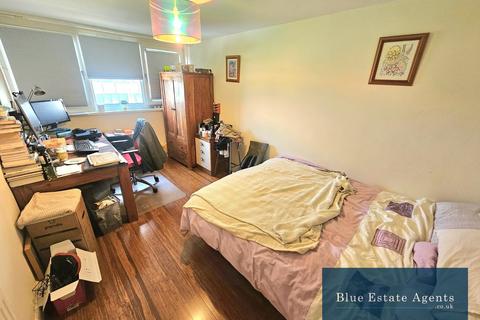 2 bedroom apartment to rent, Biscoe Close, Hounslow, TW5