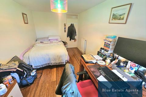 2 bedroom apartment to rent, Biscoe Close, Hounslow, TW5
