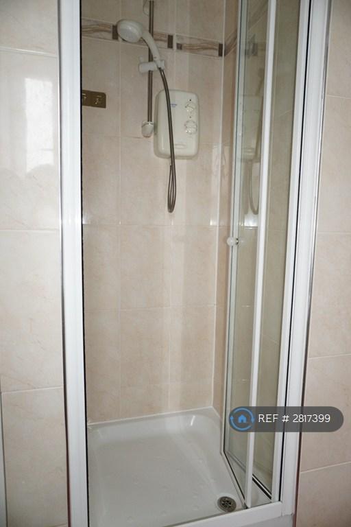 Bed 3: Ensuite