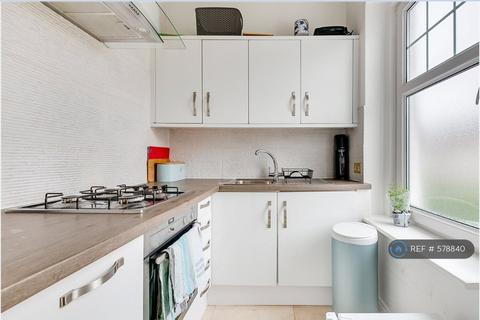 2 bedroom flat to rent, Dyne Road, London, NW6