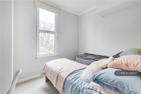 2 bedroom flat to rent, Dyne Road, London, NW6