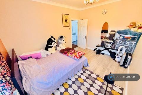 1 bedroom in a house share to rent, Stanley Road, Ilford, IG1