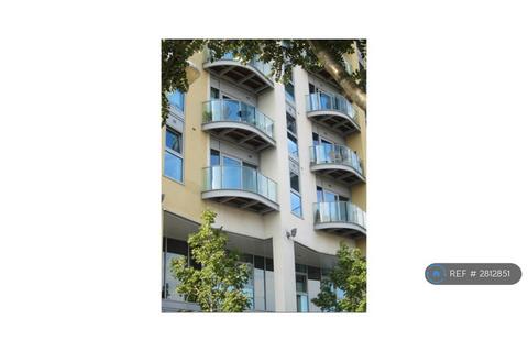 1 bedroom flat to rent, Bridges Court Road, London, SW11