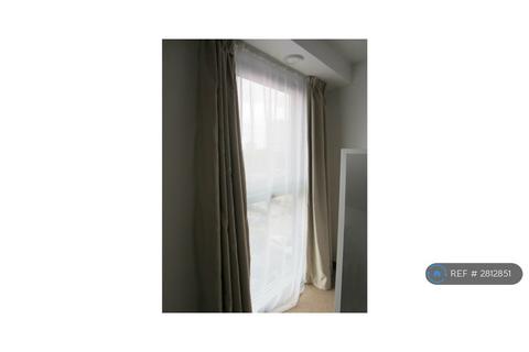 1 bedroom flat to rent, Bridges Court Road, London, SW11