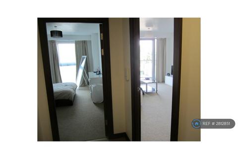 1 bedroom flat to rent, Bridges Court Road, London, SW11