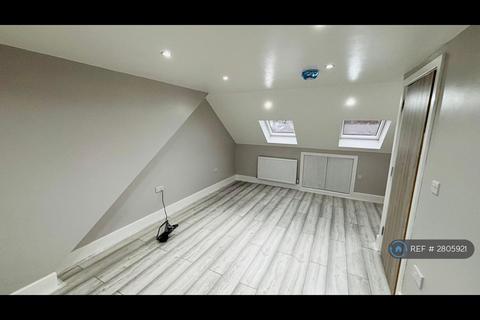 4 bedroom terraced house to rent, Warren Road, London, NW2