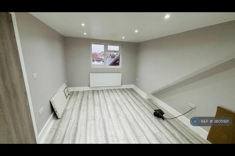 4 bedroom terraced house to rent, Warren Road, London, NW2