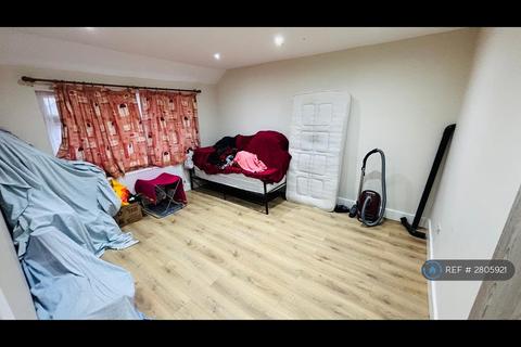 4 bedroom terraced house to rent, Warren Road, London, NW2
