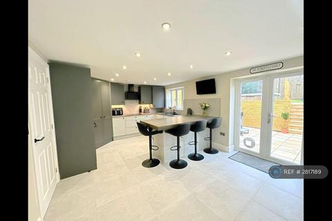 3 bedroom semi-detached house to rent, Hillcrest Gardens, Exmouth, EX8