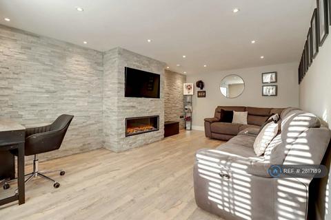 3 bedroom semi-detached house to rent, Hillcrest Gardens, Exmouth, EX8