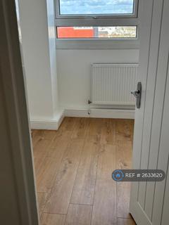 3 bedroom maisonette to rent, Draper Close, Belvedere, DA17