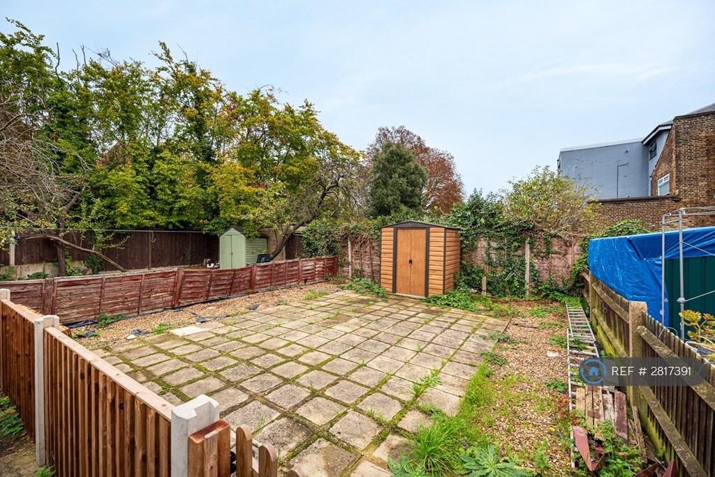 Huge Rear Patio Garden Space  - 60 M2 Size