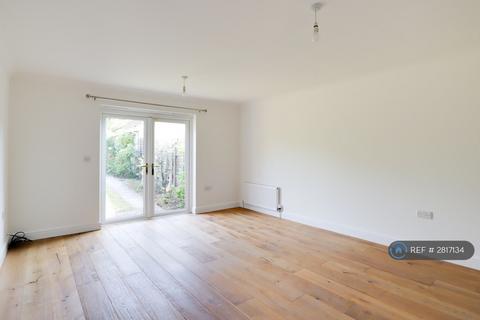 2 bedroom end of terrace house to rent, Stirling Way, Ely, CB6