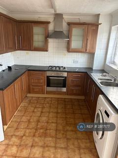 3 bedroom terraced house to rent, Dalberg Way, London, SE2