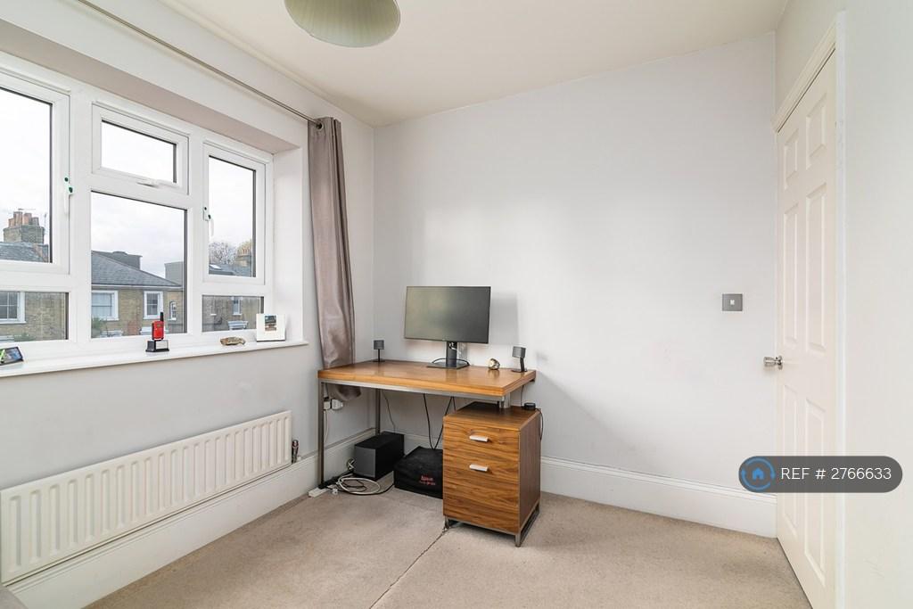 Bedroom/Office