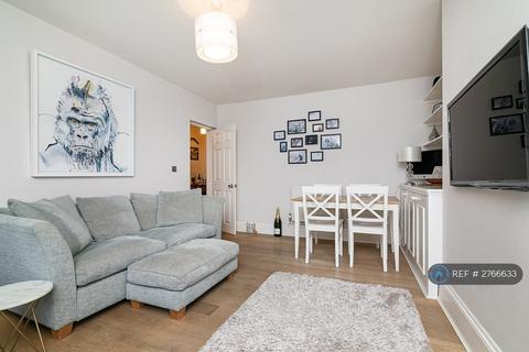 3 bedroom flat to rent, Westbridge House, London, SW11