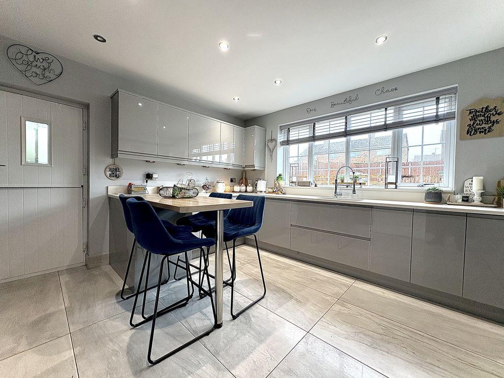 Dining kitchen