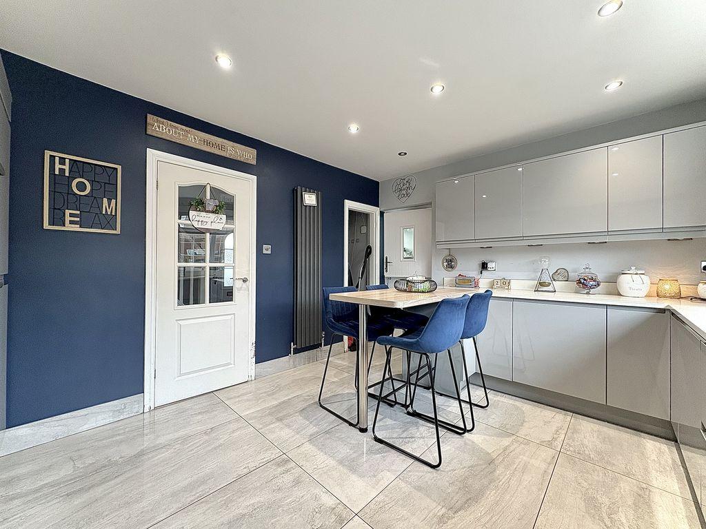 Dining kitchen
