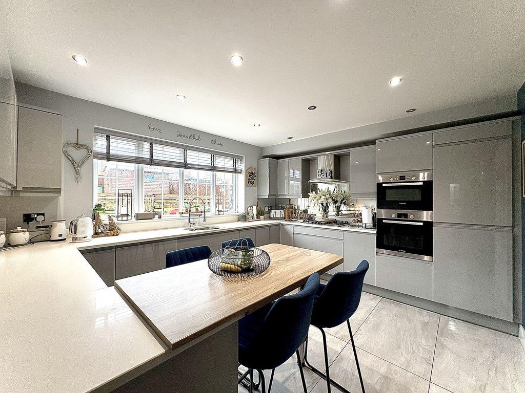 Dining kitchen