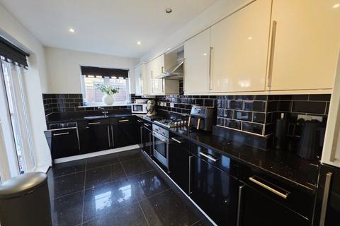 3 bedroom townhouse for sale, Coquet Gardens, Wallsend
