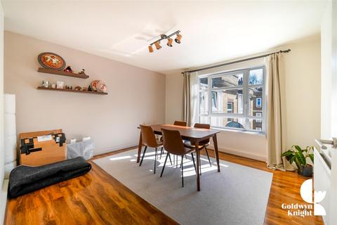 3 bedroom house to rent, Valley Grove, London SE7