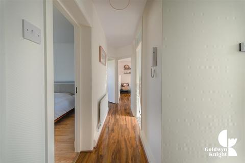 3 bedroom house to rent, Valley Grove, London SE7