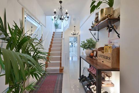 Alveston Avenue, Harrow, HA3