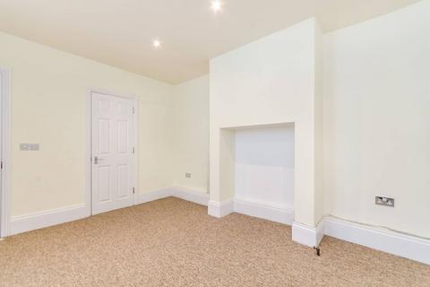 Studio to rent, Brighton Road, Surbiton, KT6