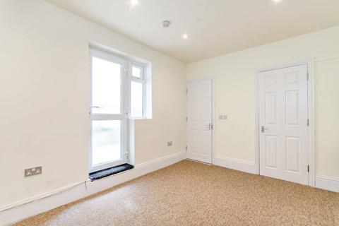 Studio to rent, Brighton Road, Surbiton, KT6