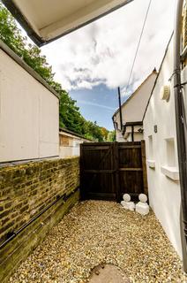 Studio to rent, Brighton Road, Surbiton, KT6