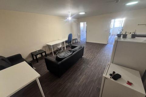 2 bedroom apartment to rent, Broad Lane, Huddersfield