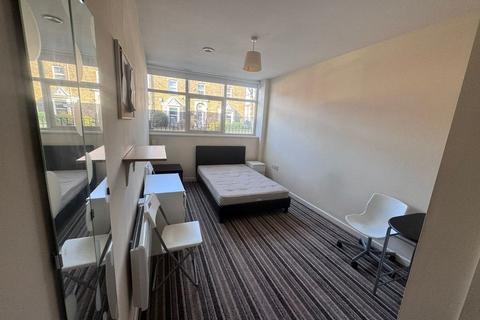 2 bedroom apartment to rent, Broad Lane, Huddersfield