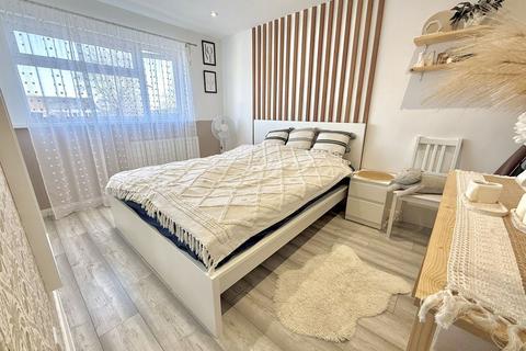 undefined, Enfield Close, Houghton Regis
